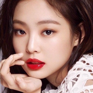 Son đỏ bóng mướt quyến rũ