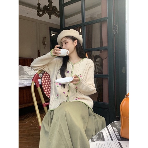 Áo khoác len mỏng thêu hoa