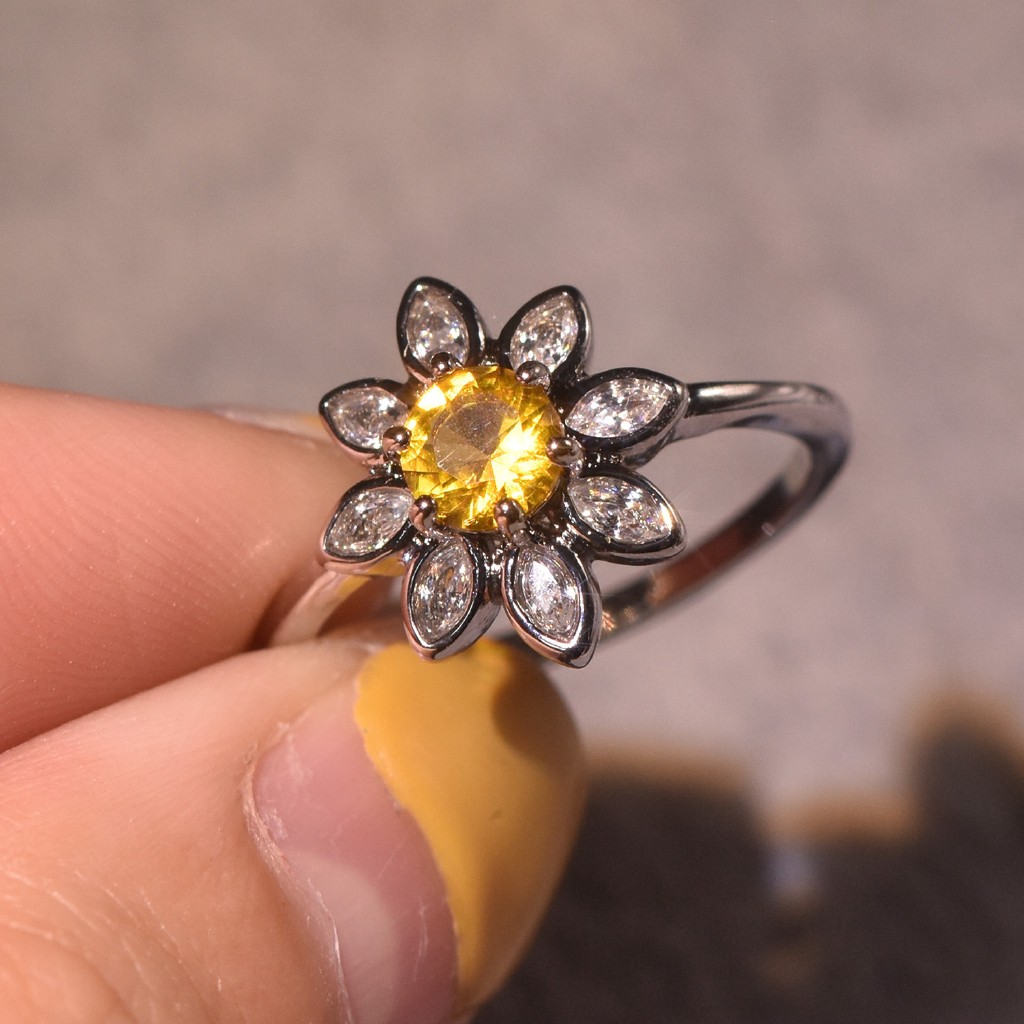 Nhẫn nữ đeo ngón tay bằng kim loại hình hoa hướng dương đính đá phong cách retro