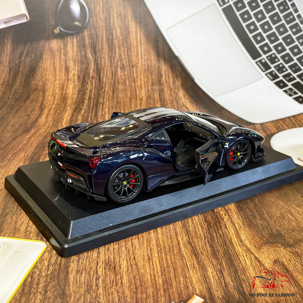 Mô hình xe trưng bày cao cấp Ferrari 488 Pista tỷ lệ 1:24 hãng Bburago màu xanh đen