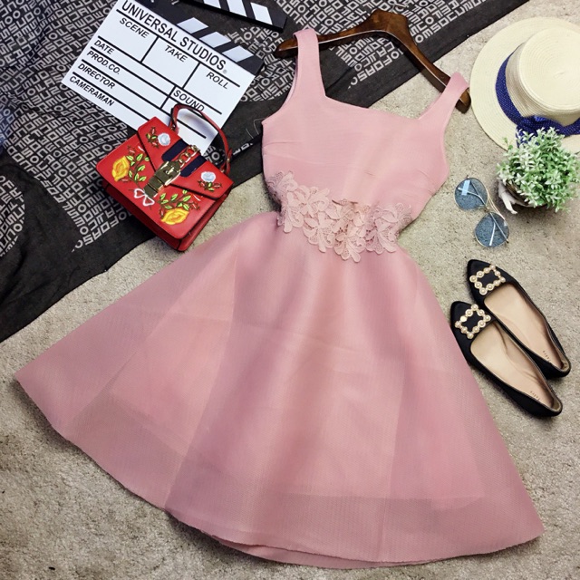 Đầm xốp sát nách xòe viền ren eo hoa
