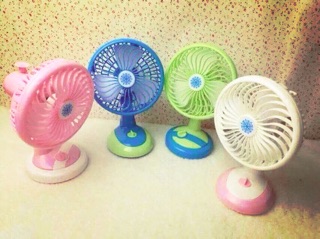 Quạt tích điện mini 