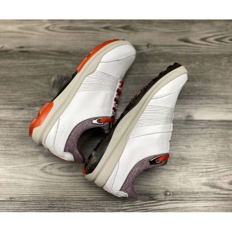 giày đánh golf của nữ