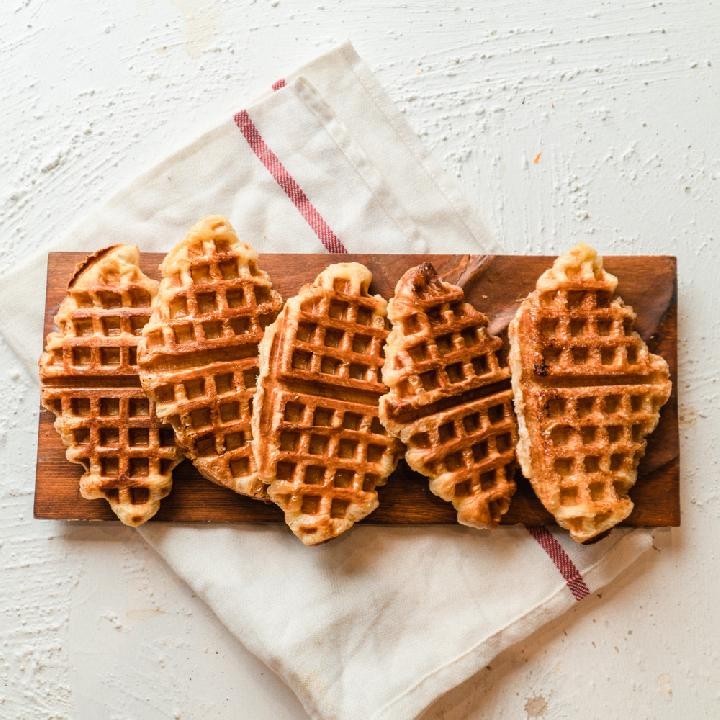Khuôn làm bánh Waffle hình vuông bằng gang chống dính