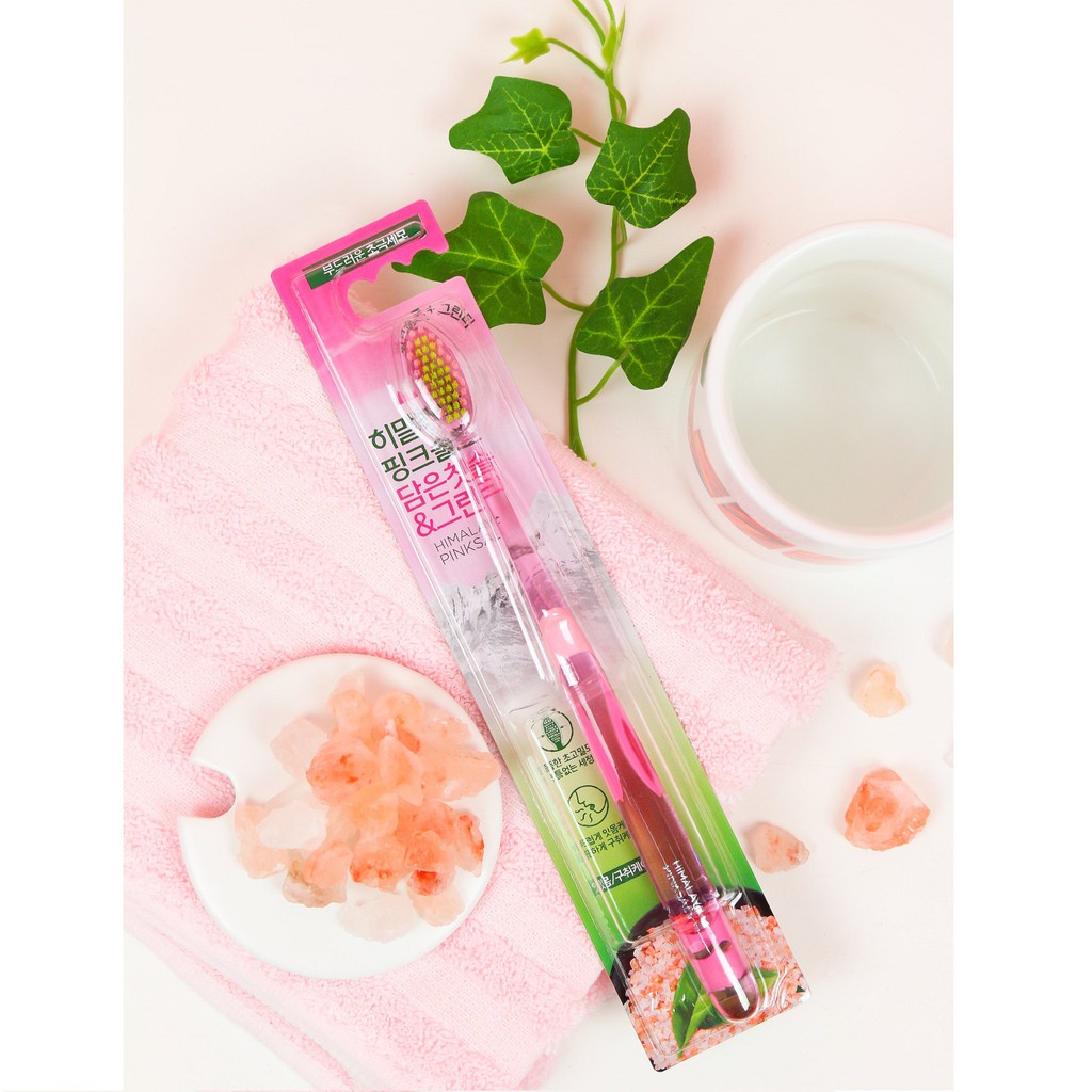 Bàn chải răng Bamboo Salt Himalaya Pink Salt Tinh chất muối hồng và trà xanh giúp hơi thở thơm mát (màu ngẫu nhiên)