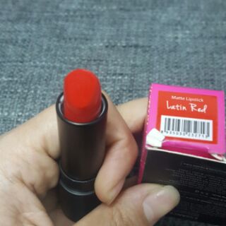 essance matte lipstick