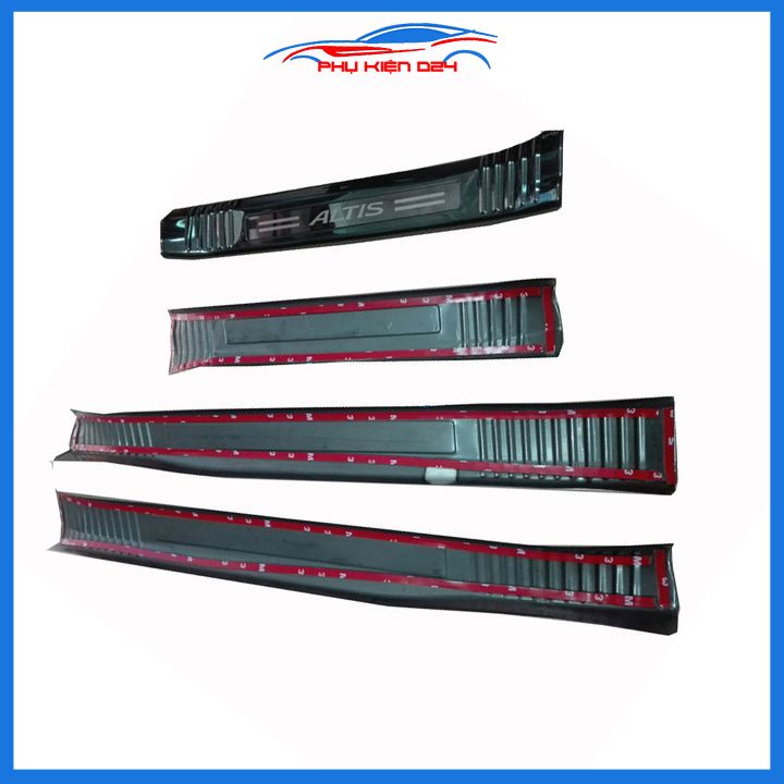 Bộ ốp bậc cửa trong ngoài nẹp bước chân Altis 2014-2015-2016-2017-2018-2019-2020-2021 vân Titan chống trầy trang trí xe