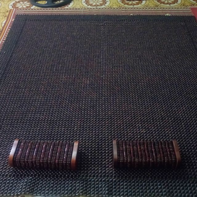Chiếu hạt gỗ trắc