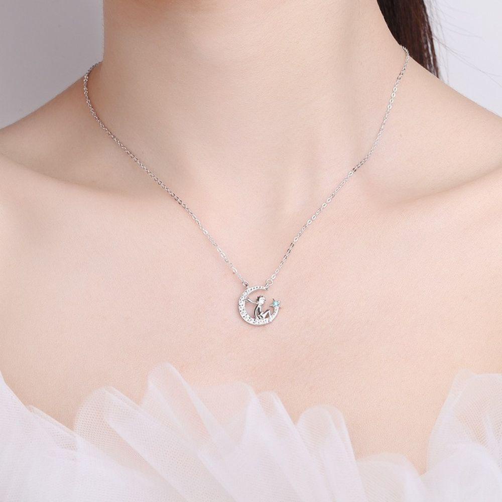 QQMALL Vòng cổ Mặt Hình Hoàng Tử Bé Và Mặt Trăng Thiết Kế Đơn Giản Thời Trang