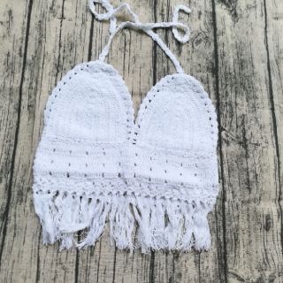 Bikini len móc tua rua