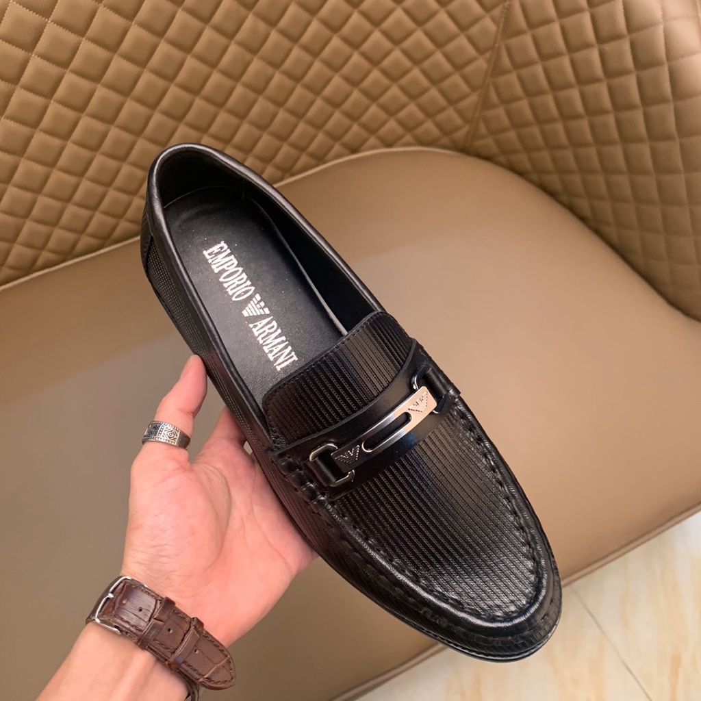 Giày lười nam da thật Armani thiết kế sang trọng và ấn tượng với mặt da thiết kế cao cấp và bắt mắt