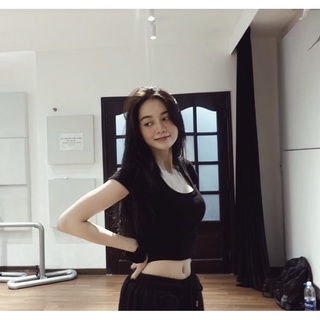 Áo dáng crop basic có tay dễ mặc, dễ phối đồ (best seller)
