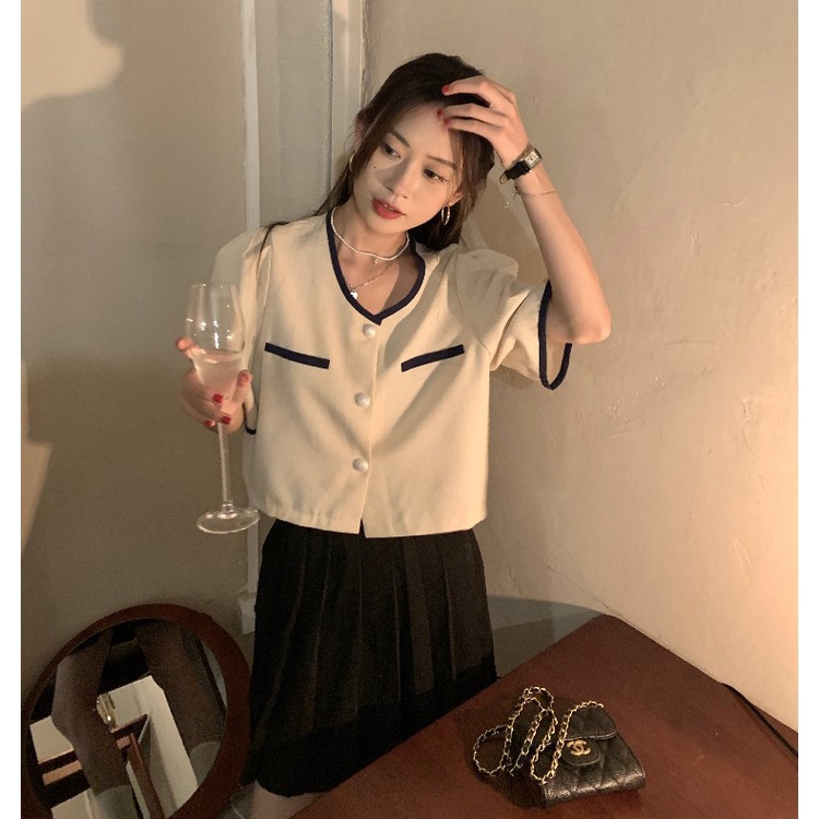 Croptop kem viền đen | 11 HIN