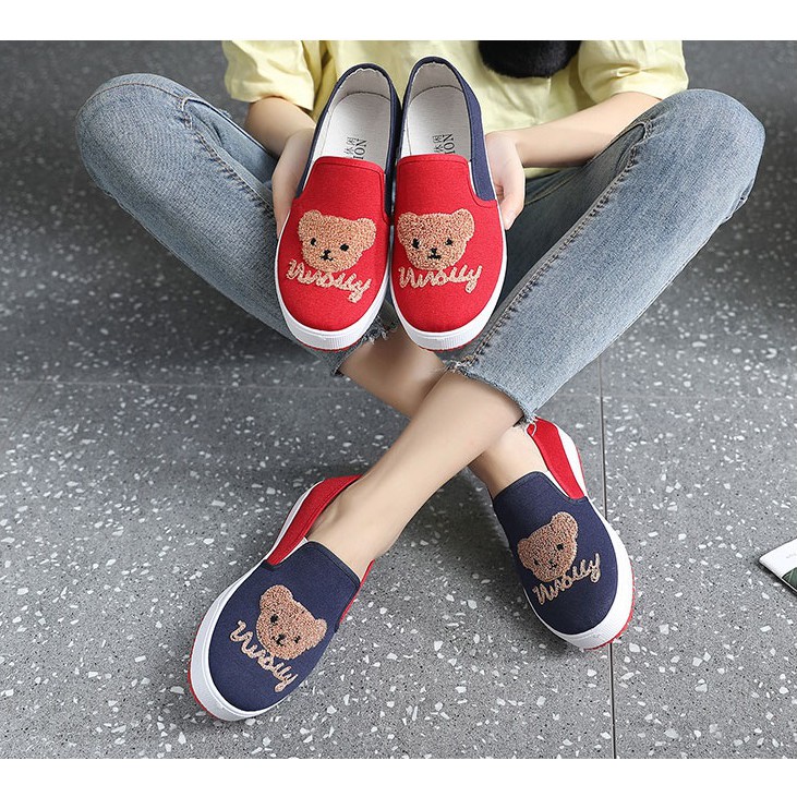 Slip on họa tiết gấu dễ thương cực êm chân | BigBuy360 - bigbuy360.vn