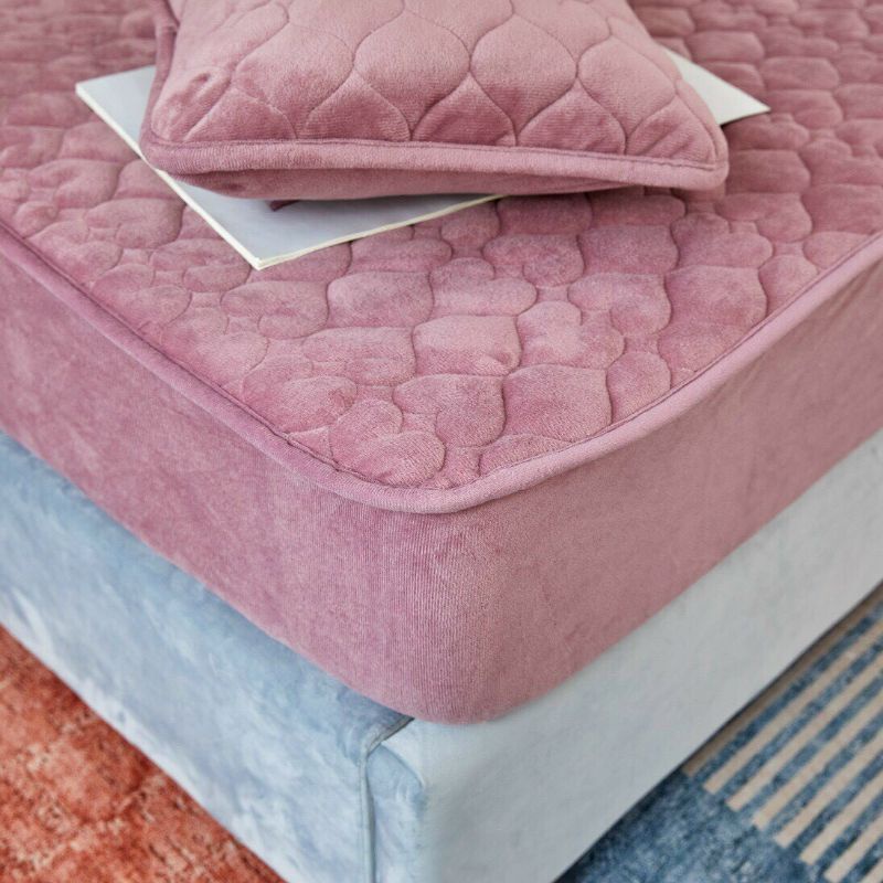 THẢM BỌC ĐỆM NỈ NHUNG TRẦN TIM TẶNG KÈM HAI VỎ GỐI NẰM VÀ 1 GỐI TỰA KÈM RUỘT