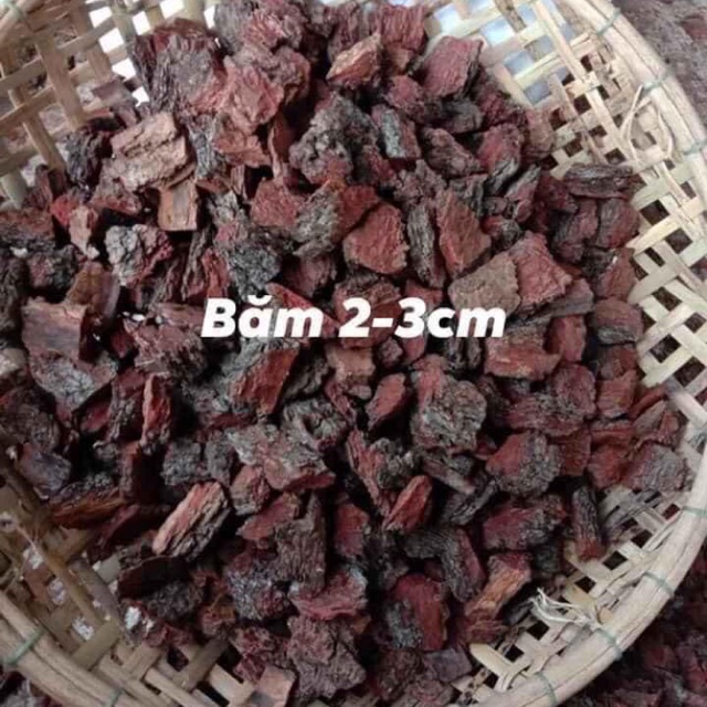 Vỏ thông băm 2-3cm gói 1kg.