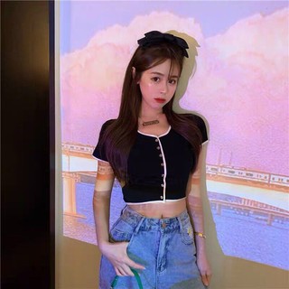 Áo kiểu croptop viền nút