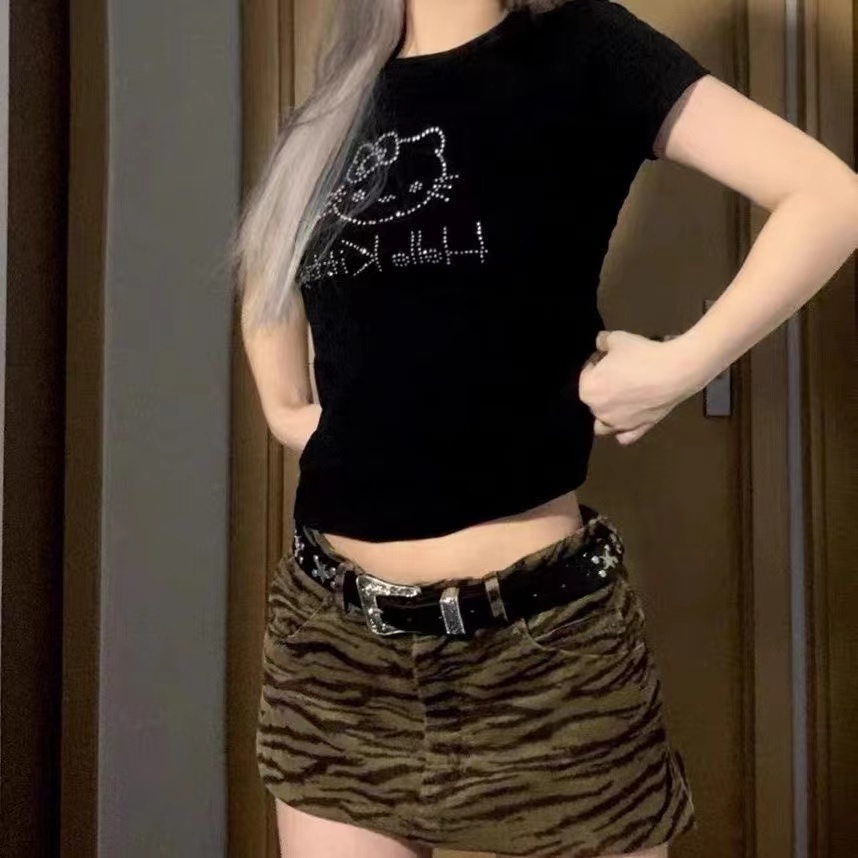 Áo Croptop Tay Ngắn In Hình Hello Kitty Đính Đá Dễ Thương Thời Trang Mùa Hè Cho Nữ y2k 1913Lab y2k