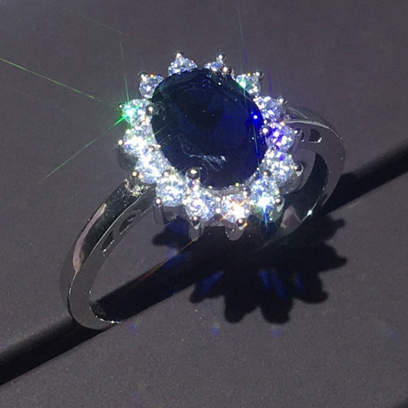 Nhẫn đính hôn đính đá Sapphire kiểu hoàng gia