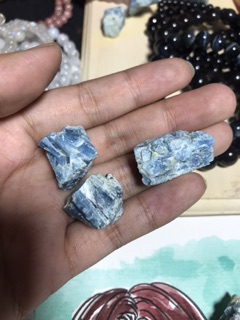 Đá thanh tẩy xanh biển thô đẹp