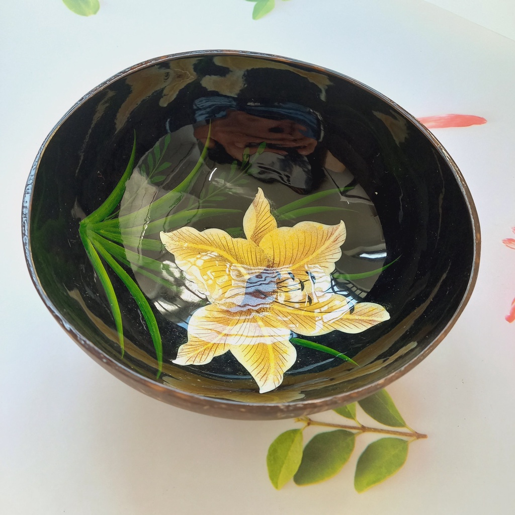 Bát Gáo Dừa Sơn Mài Nghệ Thuật Hình Hoa Ly Thanh Nhã, Bát Dừa Ăn Salad, Smoothie, Đồ Tráng Miệng, Decor Của Vitrapro