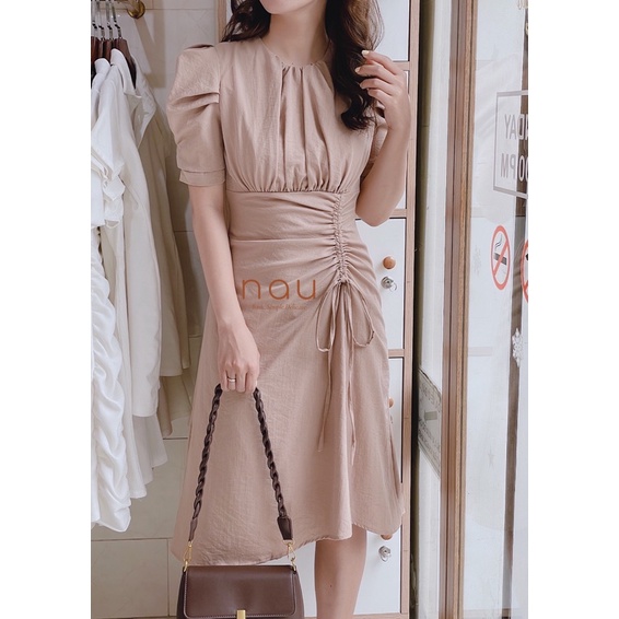 Đầm cổ tròn rút dây tay phồng sang trọng
