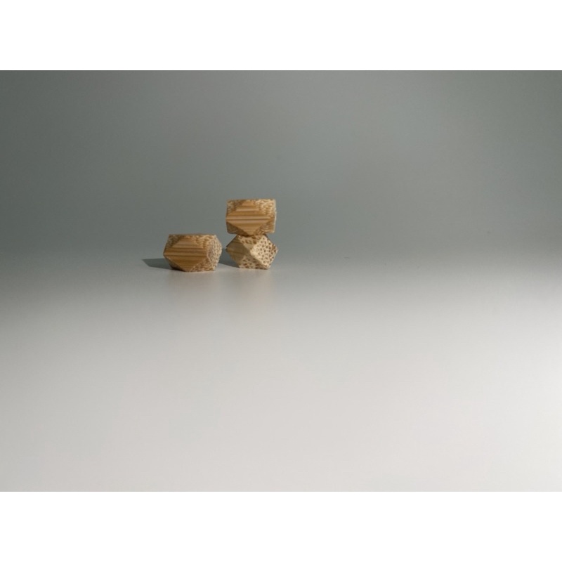 Bộ 3 viên bi, vấu chân lồng khuyên siêu nét phí cực đẹp.