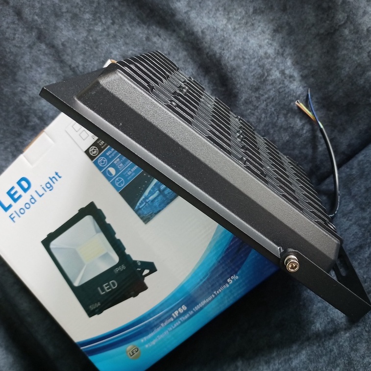 ĐÈN PHA LED 50W, 100W, 200W NGOÀI TRỜI CHUYÊN CÔNG TRÌNH, PHA QUẢNG CÁO, NHÀ XƯỞNG, SÂN BÓNG, CHỐNG NƯỚC IP66