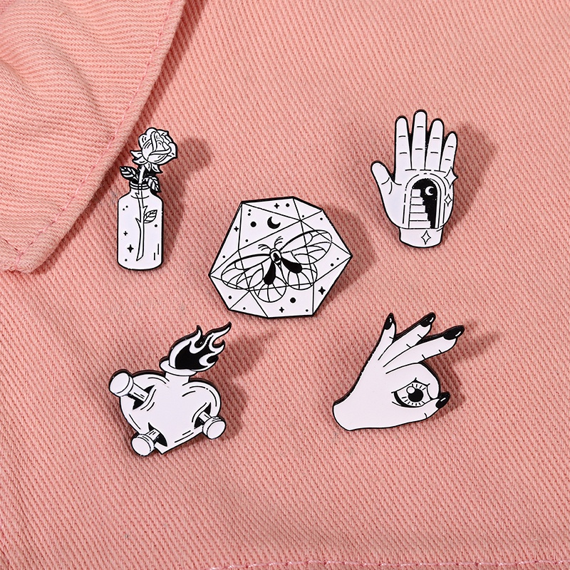 Huy Hiệu Cài Áo Hình Lọ Hoa Hồng Và Bướm Sáng Tạo