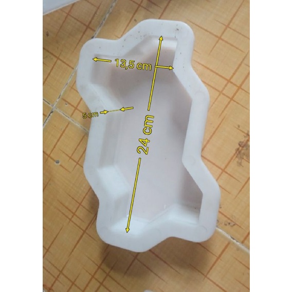 Khuôn đuc gạch sân vườn