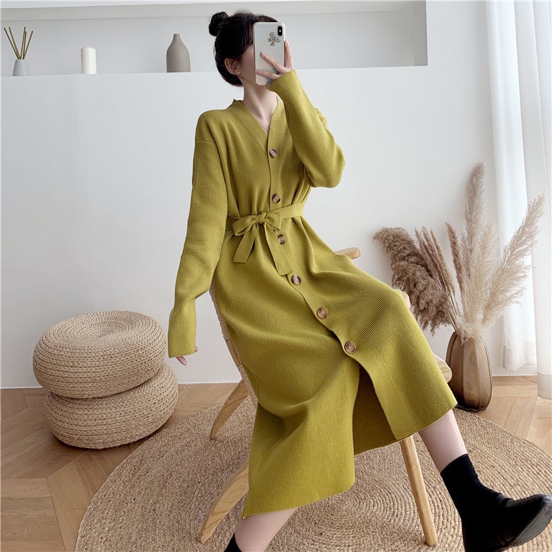 Đầm Dệt Kim Tay Dài Cổ Chữ V Phối Nút Thiết Kế Thanh Lịch