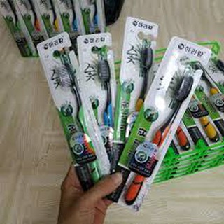 Hộp 30 cây bàn chải đánh răng than tre