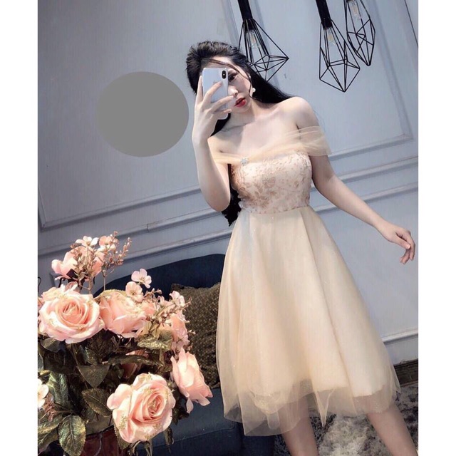 Váy công chúa trễ vai