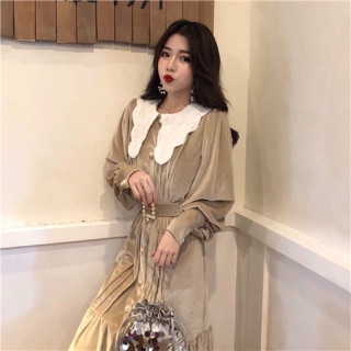 Váy nhung đỏ cổ ren trắng QCCC
