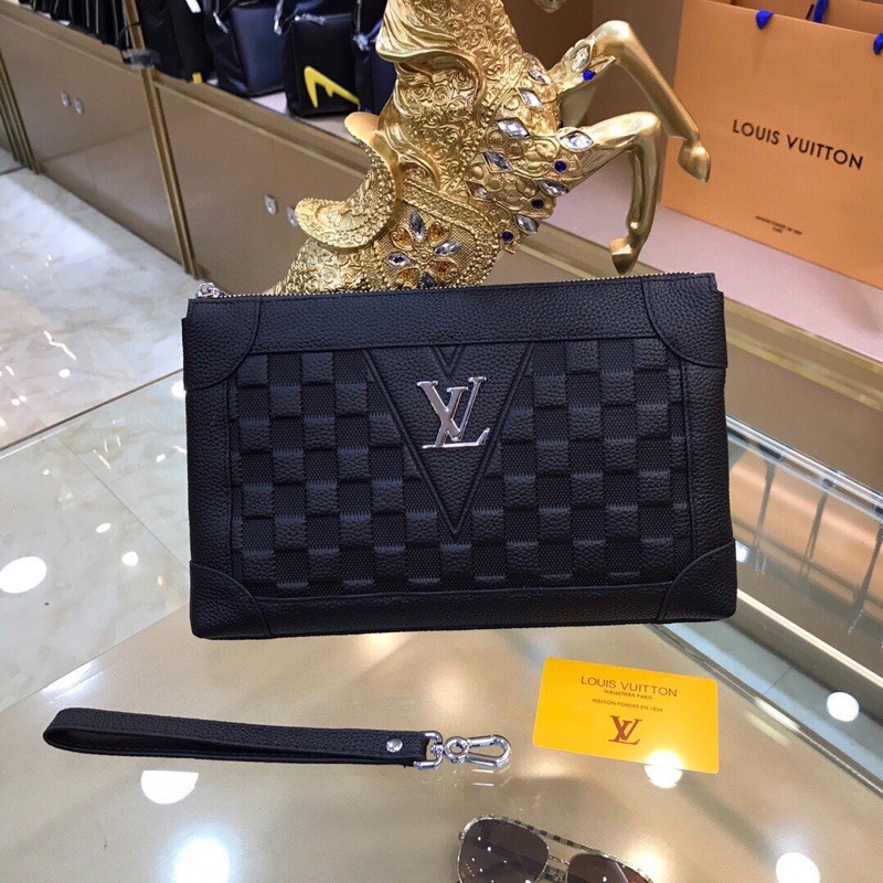 Clutch cầm tay da thật cao cấp cho nam thương hiệu Louis Vuitton LV