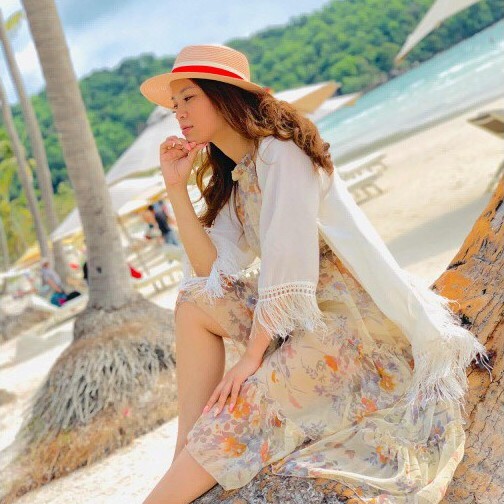 Áo khoác đi biển viền tay tua rua