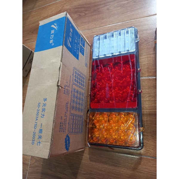 Đèn hậu xe tải