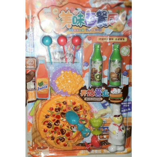 Một bộ đồ chơi nhà bếp cho bé bằng nhựa nhiều mẫu