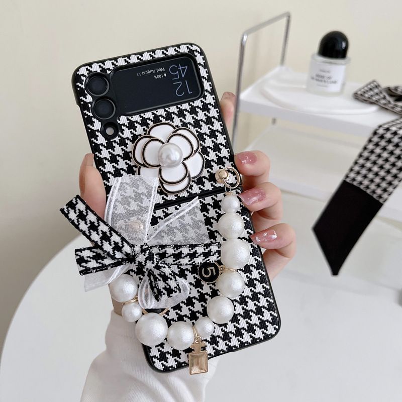 [Hàng sẵn] Ốp Samsung Z Flip 3 / Z Flip 4 hoạ tiết răng sói sang chảnh kèm dây đeo chéo