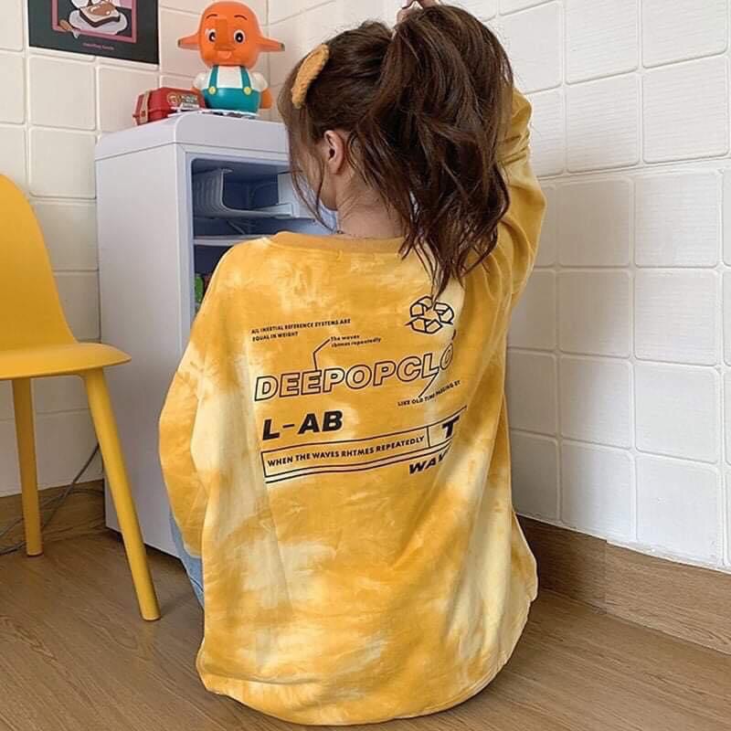 Áo sweater tay dài loang màu in chữ