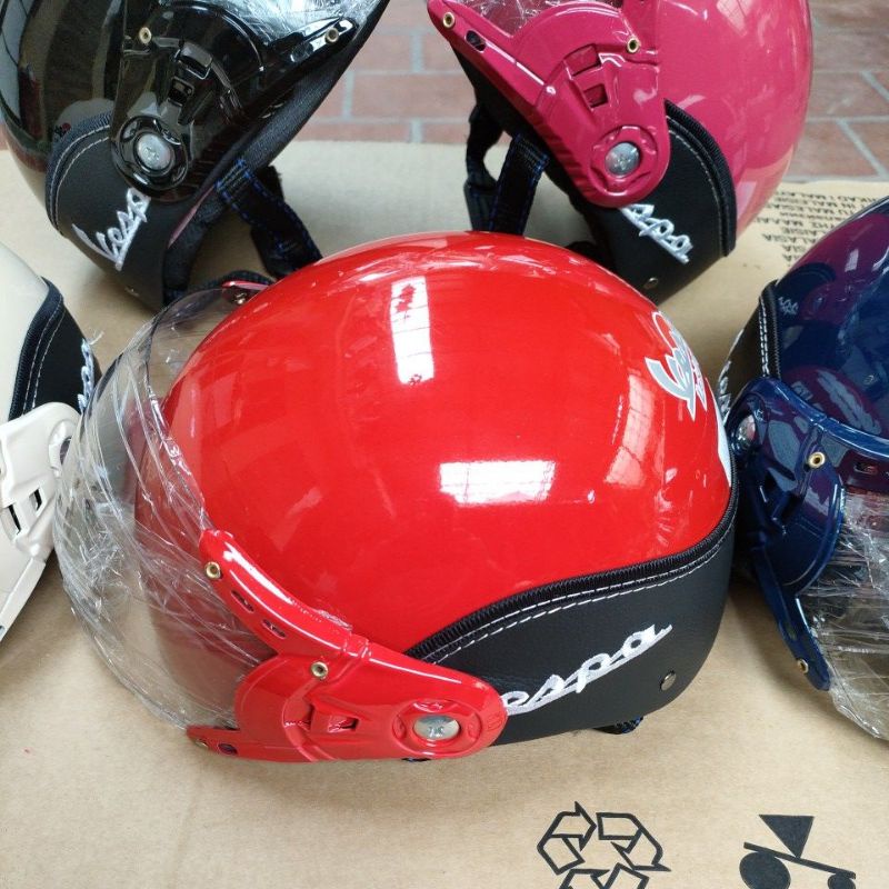 Mũ bảo hiểm Vespa có kính,nam, nữ ,Tặng kèm móc treo dán tường .shop chuyên bán buôn bán lẻ sll