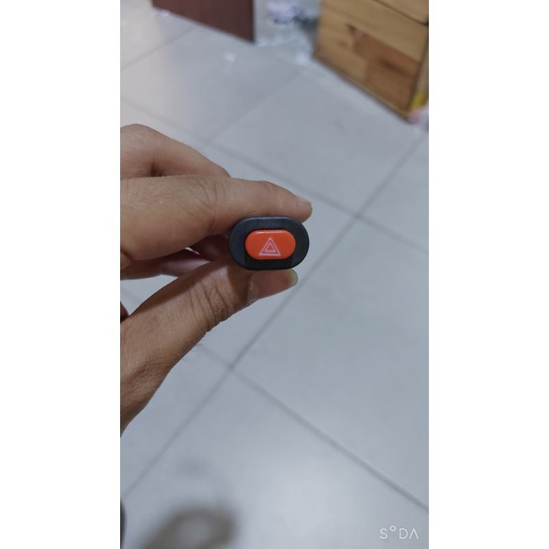 Công tắc ưu tiên hazard sáng 4 đèn xinhan cùng lúc có tặng kèm dắc cấm công tắc