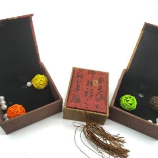 Hộp gấm đựng vòng