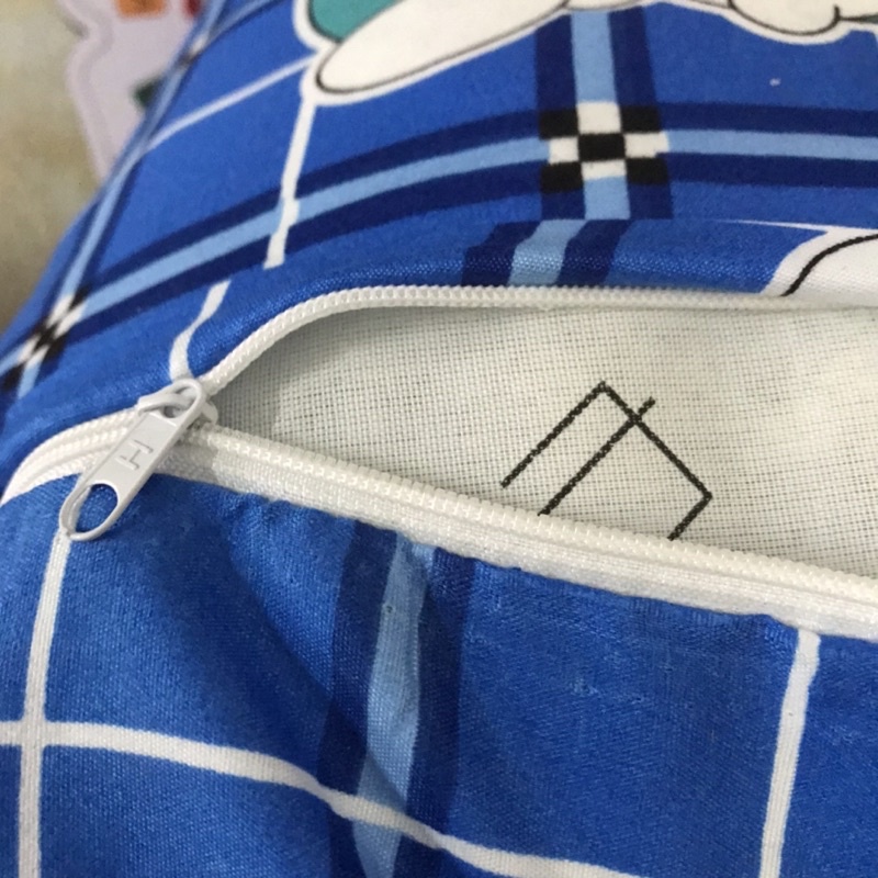 01 cái Gối trẻ em chất liệu cotton poly mềm, lồng ruột được, kt 35x50cm,nhiều họa tiết sinh động