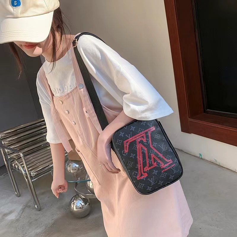 Túi Đeo Chéo Chất Liệu Da Cao Cấp Thiết Kế Đơn Giản Thời Trang Dành Cho Nam | BigBuy360 - bigbuy360.vn