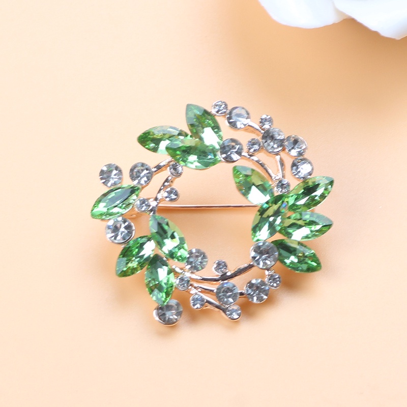 Trâm Cài Áo Hình Vòng Hoa Và Bướm Bằng Đá Thời Trang