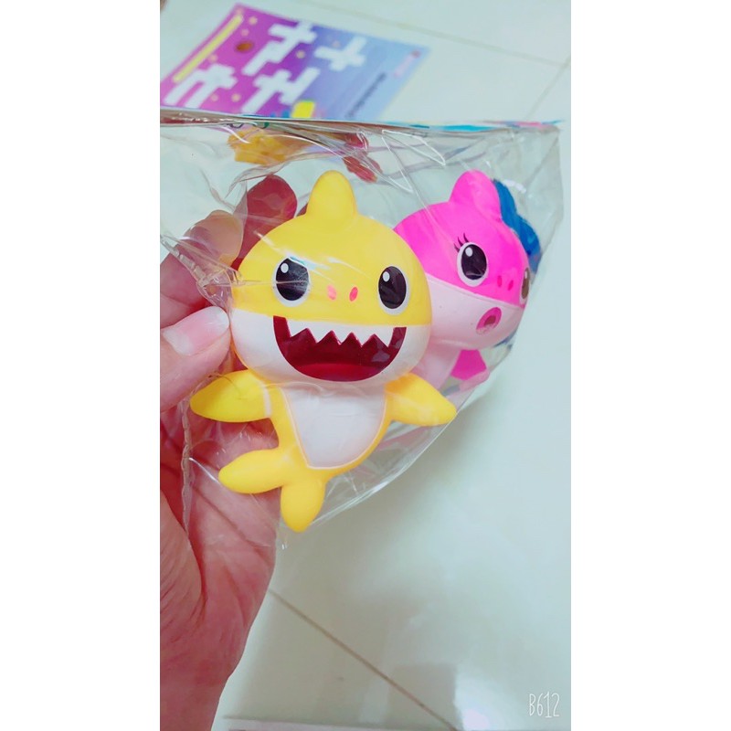 Đồ chơi cá mập baby shark bóp chút chít cho bé