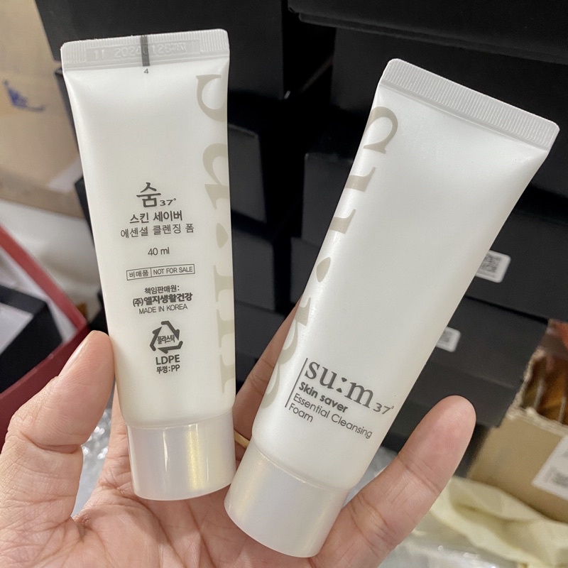 - Sữa rửa mặt sum37 trắng dạng gel phù hợp da nhạy cảm