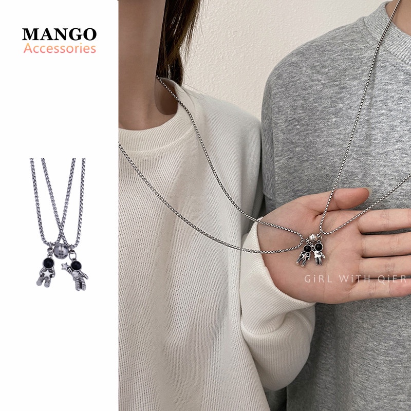 {Mango} Dây Chuyền Mặt Nam Châm Hình Phi Hành Gia Phong Cách Tương Phản Cho Nam Và Nữ Làm Quà Tặng Tình Yêu R122