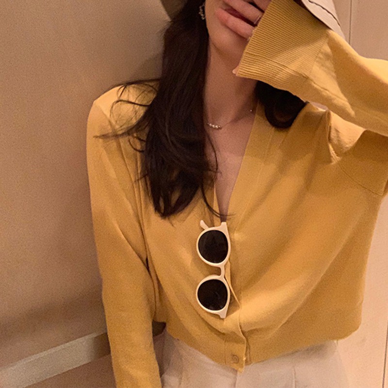 Áo cardigan tay dài màu trơn thiết kế cổ chữ V nữ tính | BigBuy360 - bigbuy360.vn